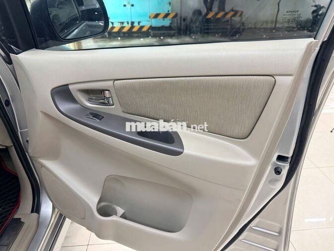 Toyota Innova E 2014 Bạc 100.458 km