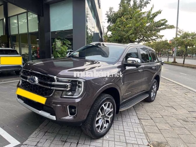 Ford Everest Titanium 2025 Nâu 7 chỗ xe lướt