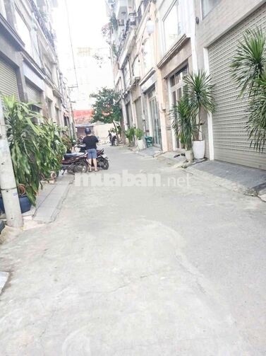 cần cho thuê nhà cầp. 4  P15 Tân Bình DT 4.5 x22 