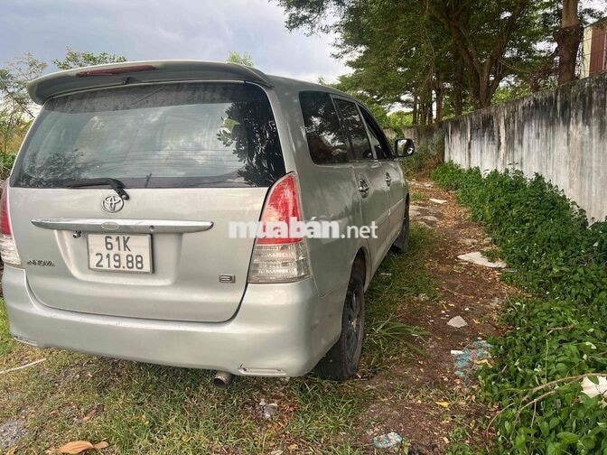 Toyota Innova Số sàn màu Bạc