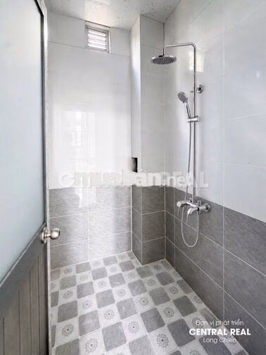 BÁN NHÀ CẤP 4 NGAY ĐƯỜNG LONG CHIẾN 440TR TRẢ TRƯỚC