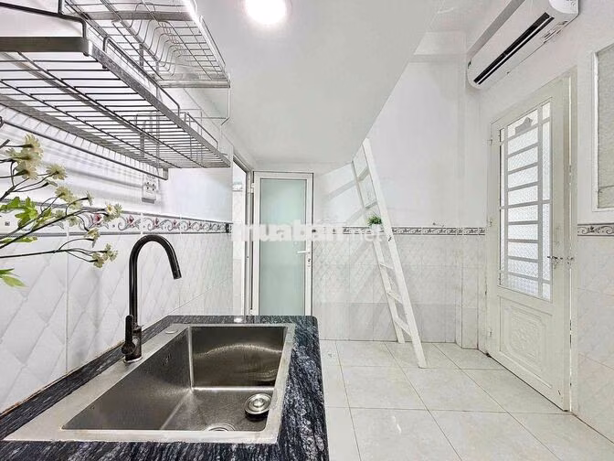 Cho Thuê Phòng Gác Cao Giá Rẻ Nội Thất Gần ĐH Công Thương ĐH Văn Hiến