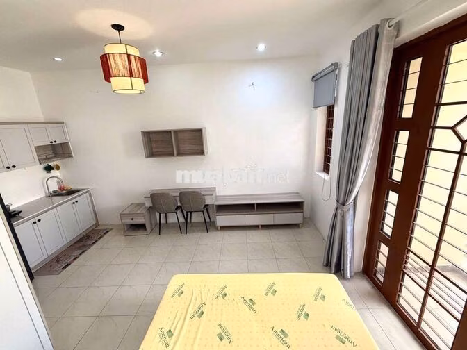 Căn Hộ Ban Công Full Nội Thất Gần ĐH HUFLIT, Vạn Hạnh Mall Quận 10