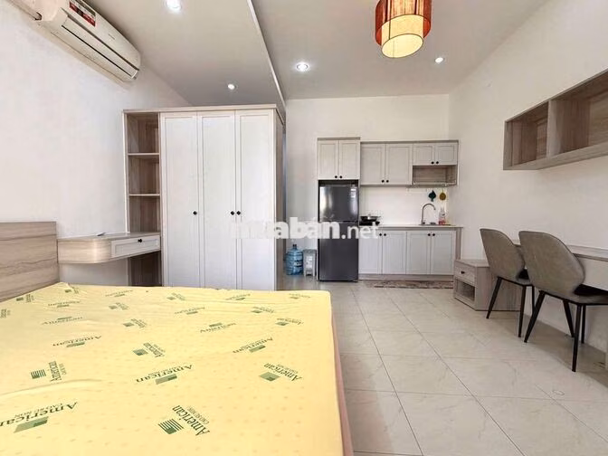 Căn Hộ Ban Công Full Nội Thất Gần ĐH HUFLIT, Vạn Hạnh Mall Quận 10