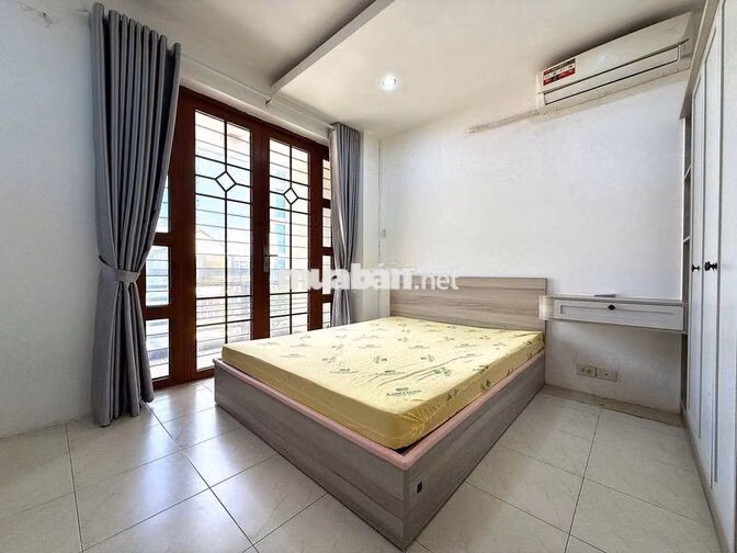 Căn Hộ Ban Công Full Nội Thất Gần ĐH HUFLIT, Vạn Hạnh Mall Quận 10