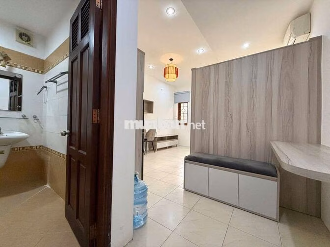 Căn Hộ Ban Công Full Nội Thất Gần ĐH HUFLIT, Vạn Hạnh Mall Quận 10