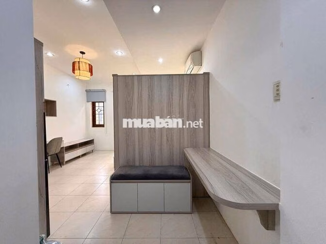 Căn Hộ Ban Công Full Nội Thất Gần ĐH HUFLIT, Vạn Hạnh Mall Quận 10