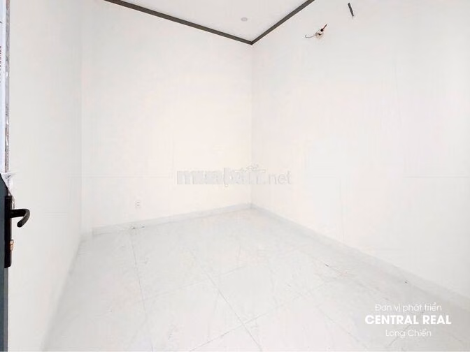 BÁN NHÀ CẤP 4 NGAY ĐƯỜNG LONG CHIẾN 440TR TRẢ TRƯỚC