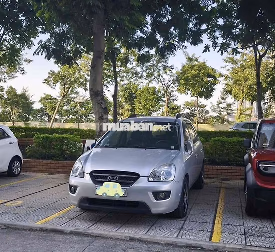 Kia Carens 2.0 AT Bạc Lắp ráp tại VN