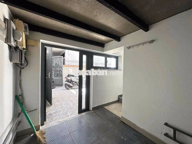 Cho thuê nhà Lam Sơn Tân Bình | 8x16m | Có sân | Trệt lửng 1 lầu | 3PN