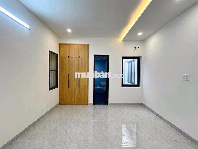 Cho thuê nhà Lam Sơn Tân Bình | 8x16m | Có sân | Trệt lửng 1 lầu | 3PN