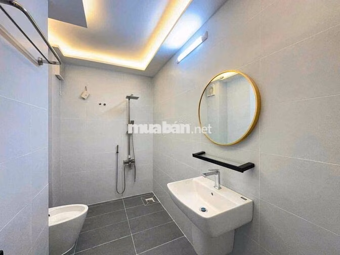Cho thuê nhà Lam Sơn Tân Bình | 8x16m | Có sân | Trệt lửng 1 lầu | 3PN