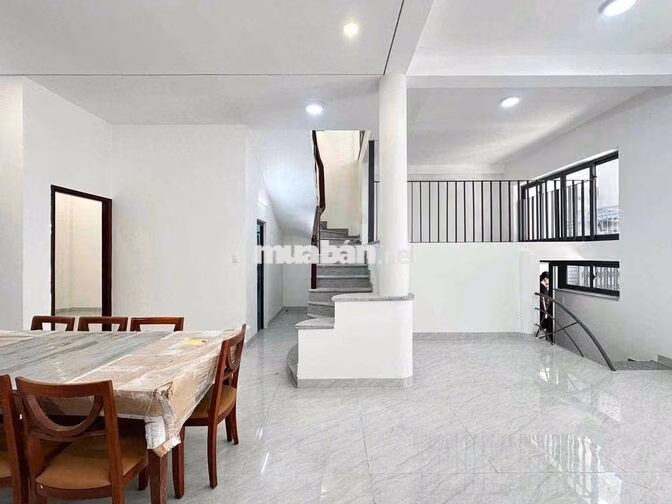 Cho thuê nhà Lam Sơn Tân Bình | 8x16m | Có sân | Trệt lửng 1 lầu | 3PN