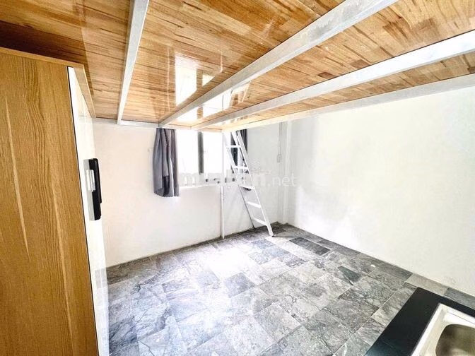 DUPLEX 28m2 CỬA SỔ BANCOL THOÁNG, NHÀ MỚI QUẬN 10 ĐI BỘ 2 PHÚT QUA UEH