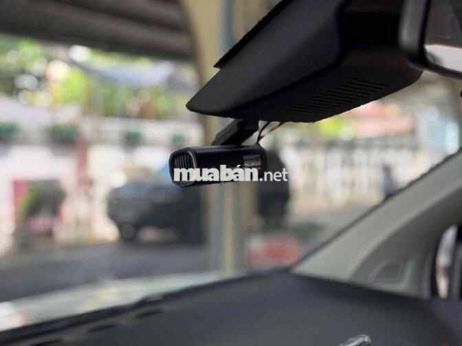 Veloz Cross Top 2025 màu Trắng - Xe gia đình đi ít