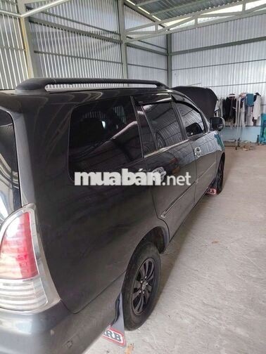 Toyota Innova 2010 8 chỗ màu Đen