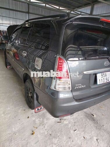 Toyota Innova 2010 8 chỗ màu Đen
