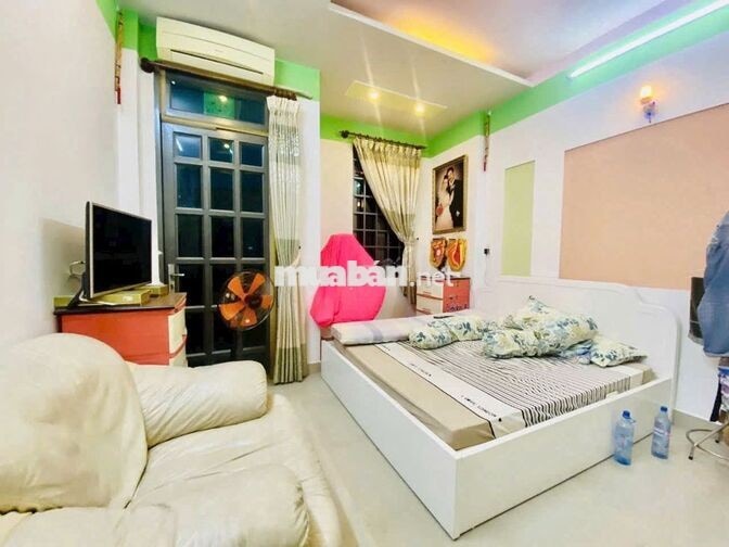 9,5 Tỷ !! Nhà 496/ Dương Quảng Hàm, dt 4mx17m, kc 4 tầng - Hẻm to