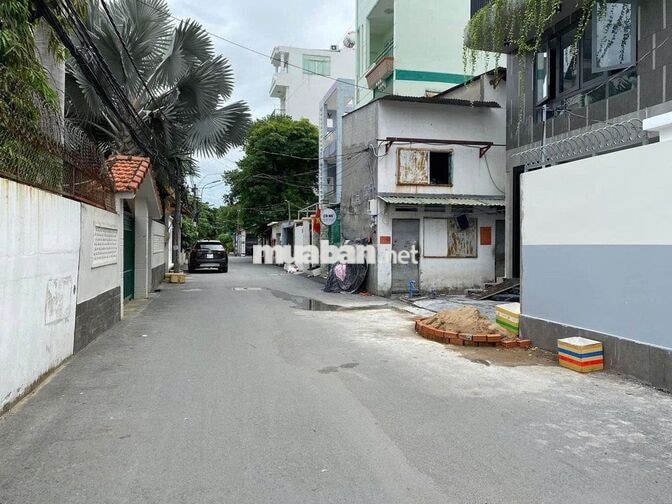 9,5 Tỷ !! Nhà 496/ Dương Quảng Hàm, dt 4mx17m, kc 4 tầng - Hẻm to