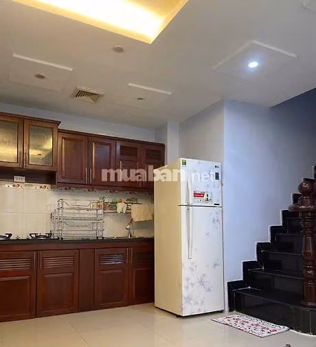 Cho thuê nhà 3 tầng đường Lê Thị Riêng, P.Bến Thành, Quận 1