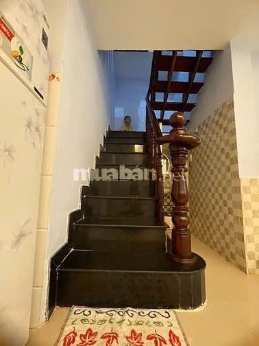 Cho thuê nhà 3 tầng đường Lê Thị Riêng, P.Bến Thành, Quận 1