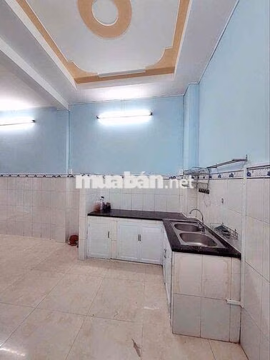 NHÀ QUẬN 5 sát mt Nguyễn Văn Cừ 2PN 2WC 1tr1l