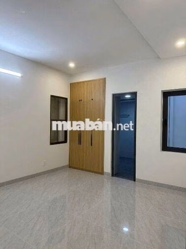 Cho thuê nhà nguyên căn Lam Sơn - Ngang 8 mét, hầm để xe. Giá chỉ 3x