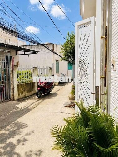 Nhà ngay đường dương cát lợi,sát quận 7 ,sổ sẵn công chứng sang tên.