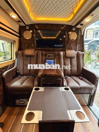 Xe khách Ford Transit Limousine 10 chỗ Dầu Đen