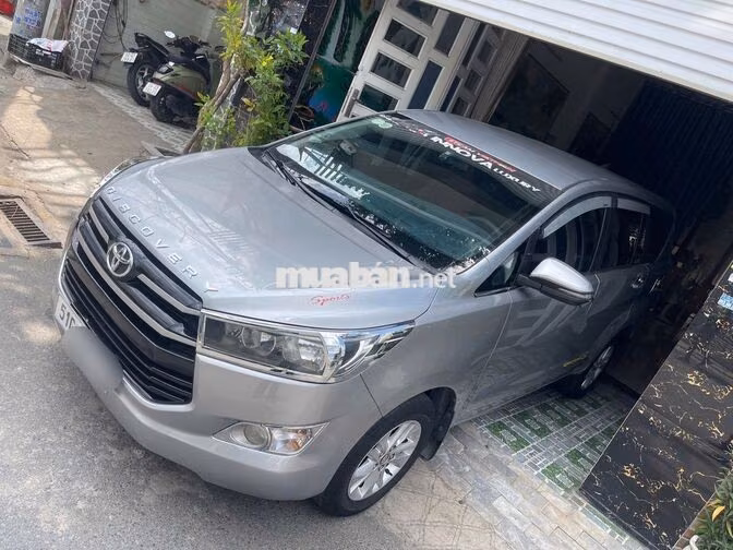 Bán xe INNOVA 8 chỗ 2.0E MT Đk:16/01/2018 mới 90%