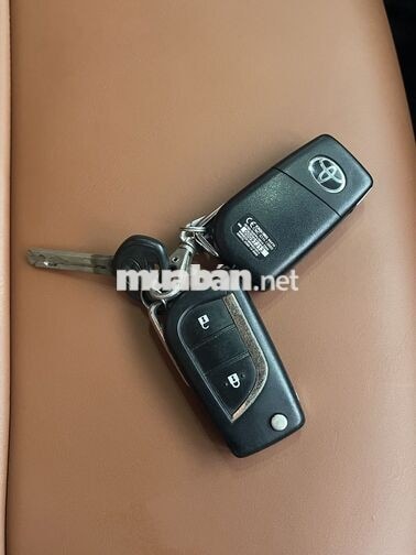 Bán xe INNOVA 8 chỗ 2.0E MT Đk:16/01/2018 mới 90%