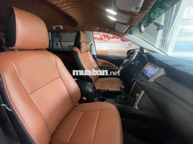 Bán xe INNOVA 8 chỗ 2.0E MT Đk:16/01/2018 mới 90%