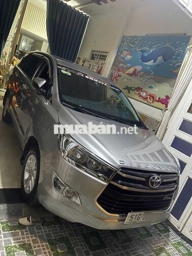 Bán xe INNOVA 8 chỗ 2.0E MT Đk:16/01/2018 mới 90%
