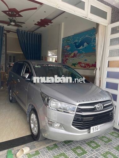 Bán xe INNOVA 8 chỗ 2.0E MT Đk:16/01/2018 mới 90%
