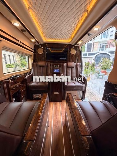 Xe khách Ford Transit Limousine 10 chỗ Dầu Đen