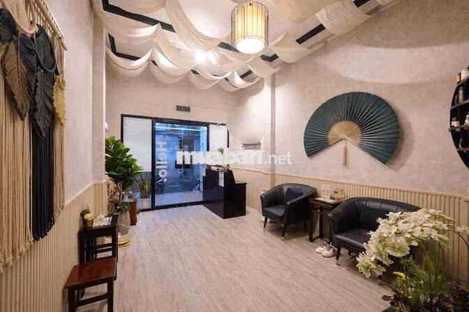 Cho thuê nhà 2MT hẻm Bùi Viện P Bến Thành Q1.