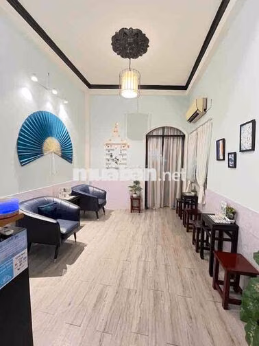 Cho thuê nhà 2MT hẻm Bùi Viện P Bến Thành Q1.