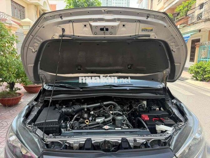 Toyota Innova 2018 Số sàn Nâu 7 chỗ