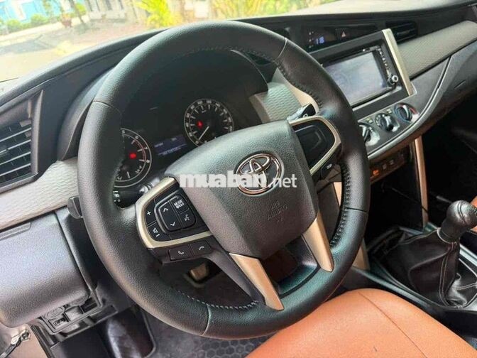 Toyota Innova 2018 Số sàn Nâu 7 chỗ