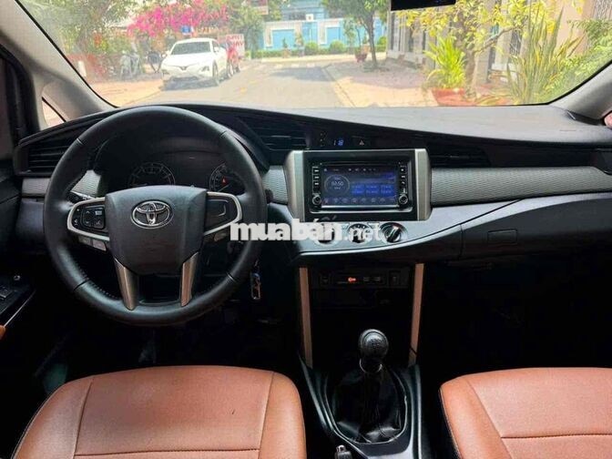 Toyota Innova 2018 Số sàn Nâu 7 chỗ