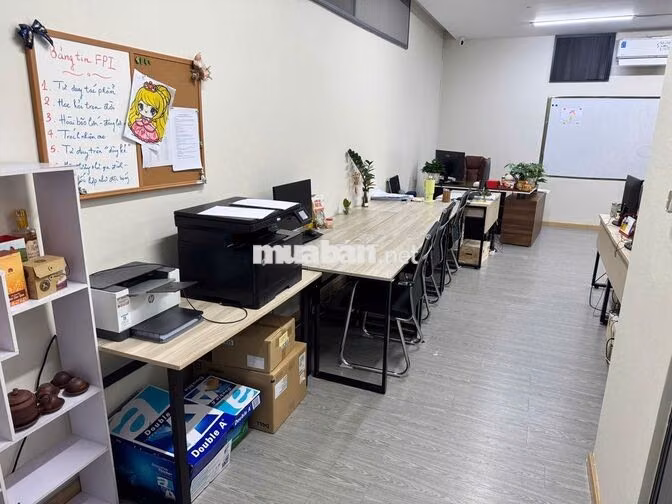 VP đủ bàn ghế 50m2, 6,5 triệu (có bàn giám đốc)