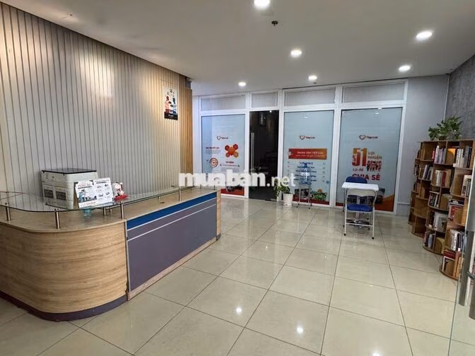 VP đủ bàn ghế 50m2, 6,5 triệu (có bàn giám đốc)