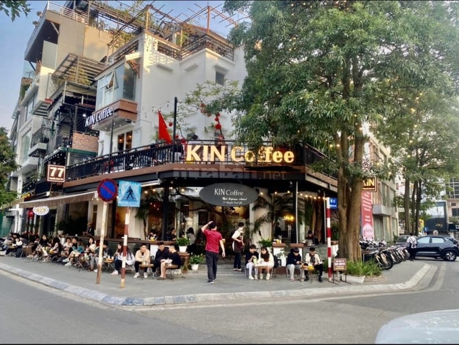 Sang Nhượng Nhà Hàng 150m2 Mặt Tiền lô góc 20m Siêu Đẹp