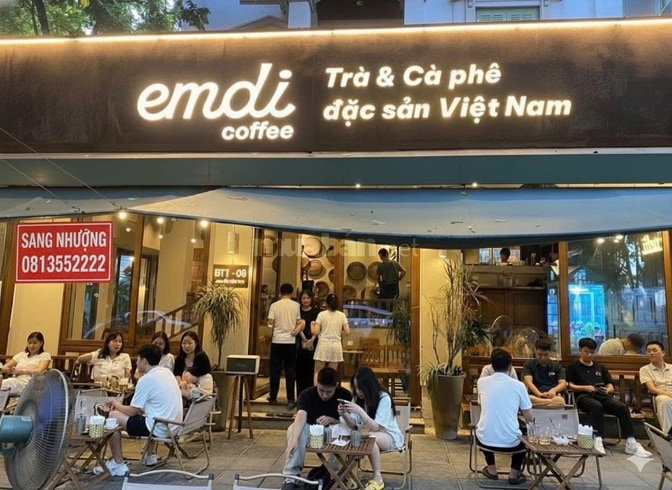 Sang Nhượng Nhà Hàng 150m2 Mặt Tiền lô góc 20m Siêu Đẹp