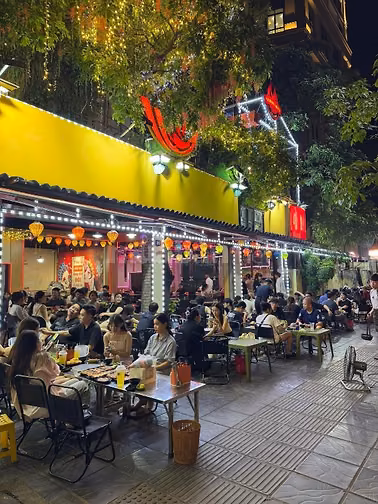 Sang Nhượng Nhà Hàng 150m2 Mặt Tiền lô góc 20m Siêu Đẹp