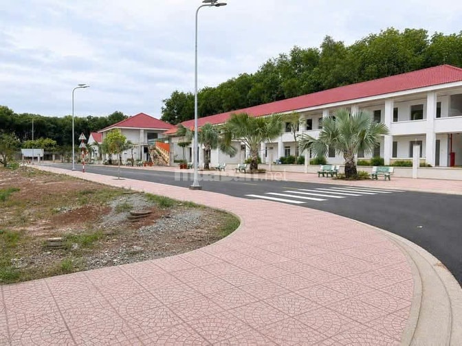 Căn 75m2 xây 1 trệt 2 lầu, gần KCN. Giá từ 1 tỷ 139, sổ riêng sẵn với 