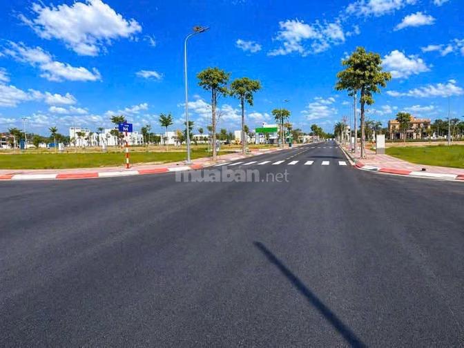 Căn 75m2 xây 1 trệt 2 lầu, gần KCN. Giá từ 1 tỷ 139, sổ riêng sẵn với 