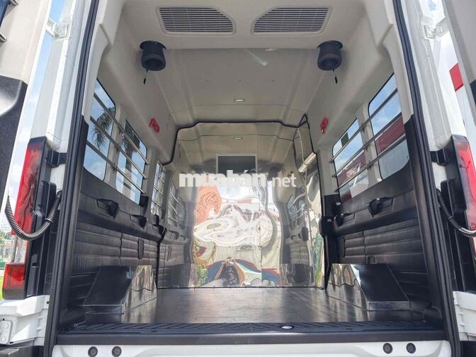 Ford Transit Van 6 ,940Kg siêu lướt 3.795 km
