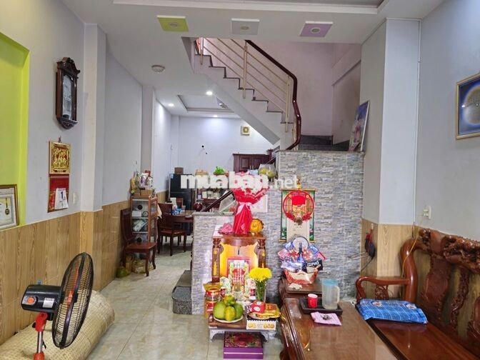 Bán gấp nhà DT 4x15, 2 lầu, hẻm xe hơi đường Cây Trâm, Q. Gò Vấp