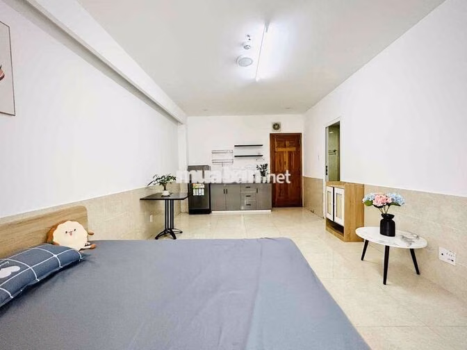 STUDIO CỬA SỔ LỚN, THOÁNG MÁT HẦM XE THANG MÁY GẦN NGÃ 4 HÀNG XANH